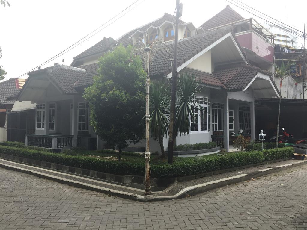 Pele Guesthouse Bandung Dış mekan fotoğraf